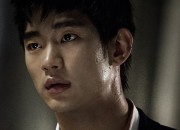 KEYEASTが19日、公式FBサイトにてキム・スヒョン主演映画『隠密に偉大に』のスペシャルポスターを公開した。