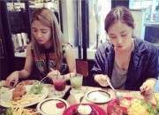 少女時代 ヒョヨン&ユリ、夢中で食べるツーショットを披露・・・”それでも輝く美貌”