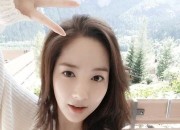 パク・ミニョン、スイスの自然をバックに天使のようなセルフショットを公開!