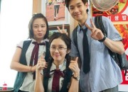 まるで女子高生?チャン・ナラ、チェ・ウシクらと制服認証ショットを公開!