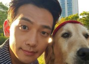 RAIN&伴侶犬ダルボン、仲睦まじい超近接ツーショットを公開!