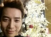 チュ・サンウク、クリスマスを迎えてセルフショットを披露 ”格好いい~”