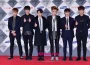 BEAST、個性的なブラックフォーマルで登場。『SBS歌謡大祭典』レッドカーペット【写真】