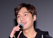 100万人突破に笑顔!イ・ミンホ、主演映画『江南1970』舞台挨拶に登場【写真】
