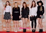 ブラックファッションで美脚をアピール。Hellovenus、映画『セ・シ・ボン』VIP試写会に出席【写真】