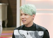 FTISLAND イ・ホンギ、公演途中に起こったハプニングを語る 「歌っていたら女性の下着が大量に飛んできた」