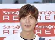 イ・ミンホ、バッグブランドのファンサイン会に登場, 写真