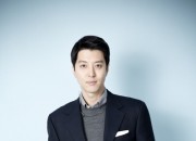 イ・ドンゴン、fncエンターテインメントと再契約を締結。