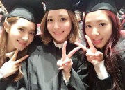 パク・シネ、少女時代スヨン、ユリ、中央大学の卒業式で認証ショット。